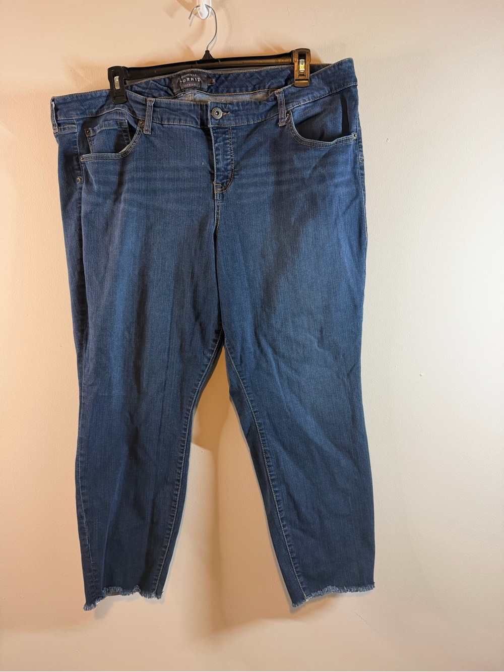 Torrid Boyfriend Dark Blue Cropped Frayed-Hem Jeans Size 24